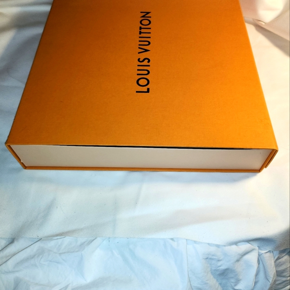 Louis Vuitton Gift Box - Picture 4 of 9